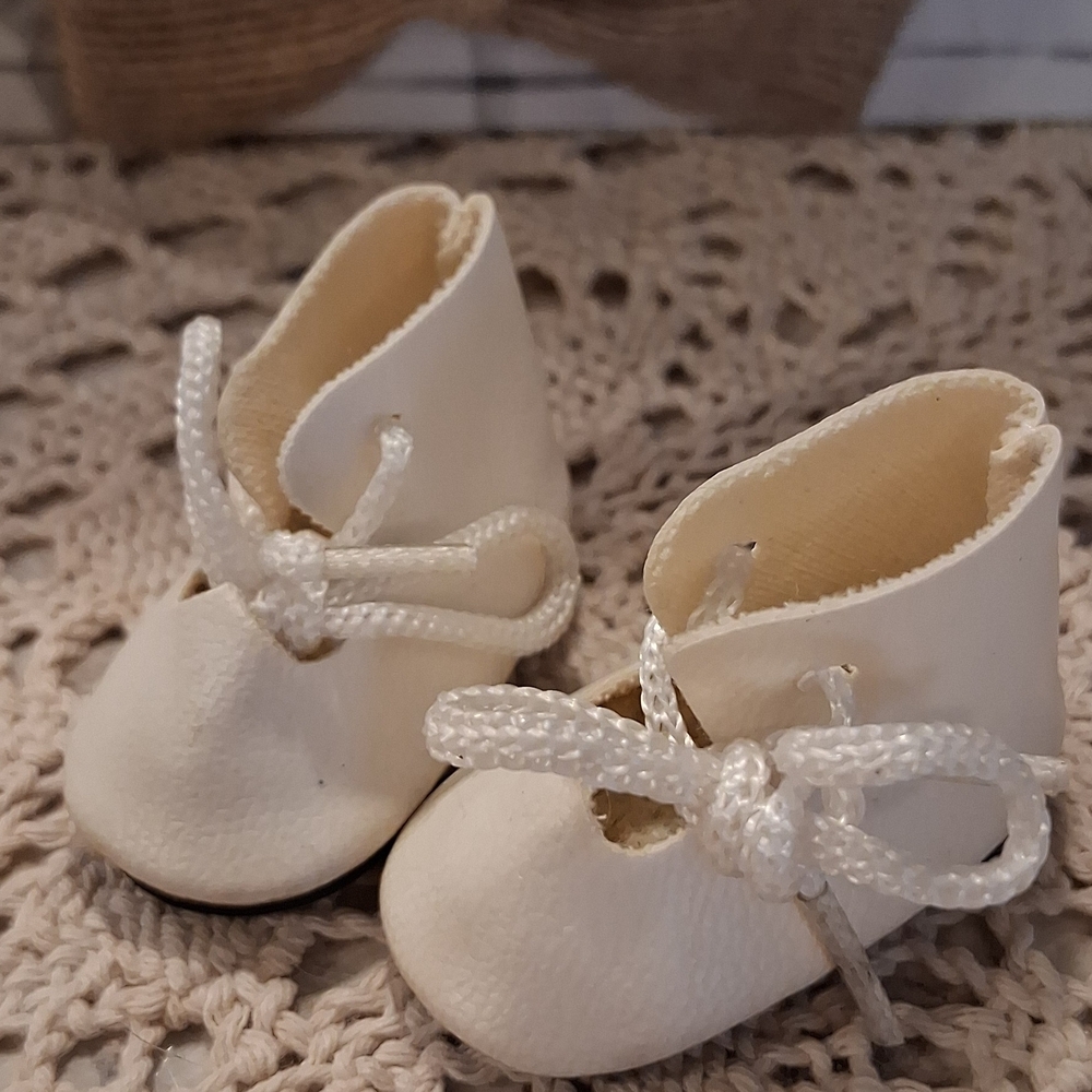 Vintage Cream-Colored Leatherette Lace-Up Shoes Booties for Small Dolls